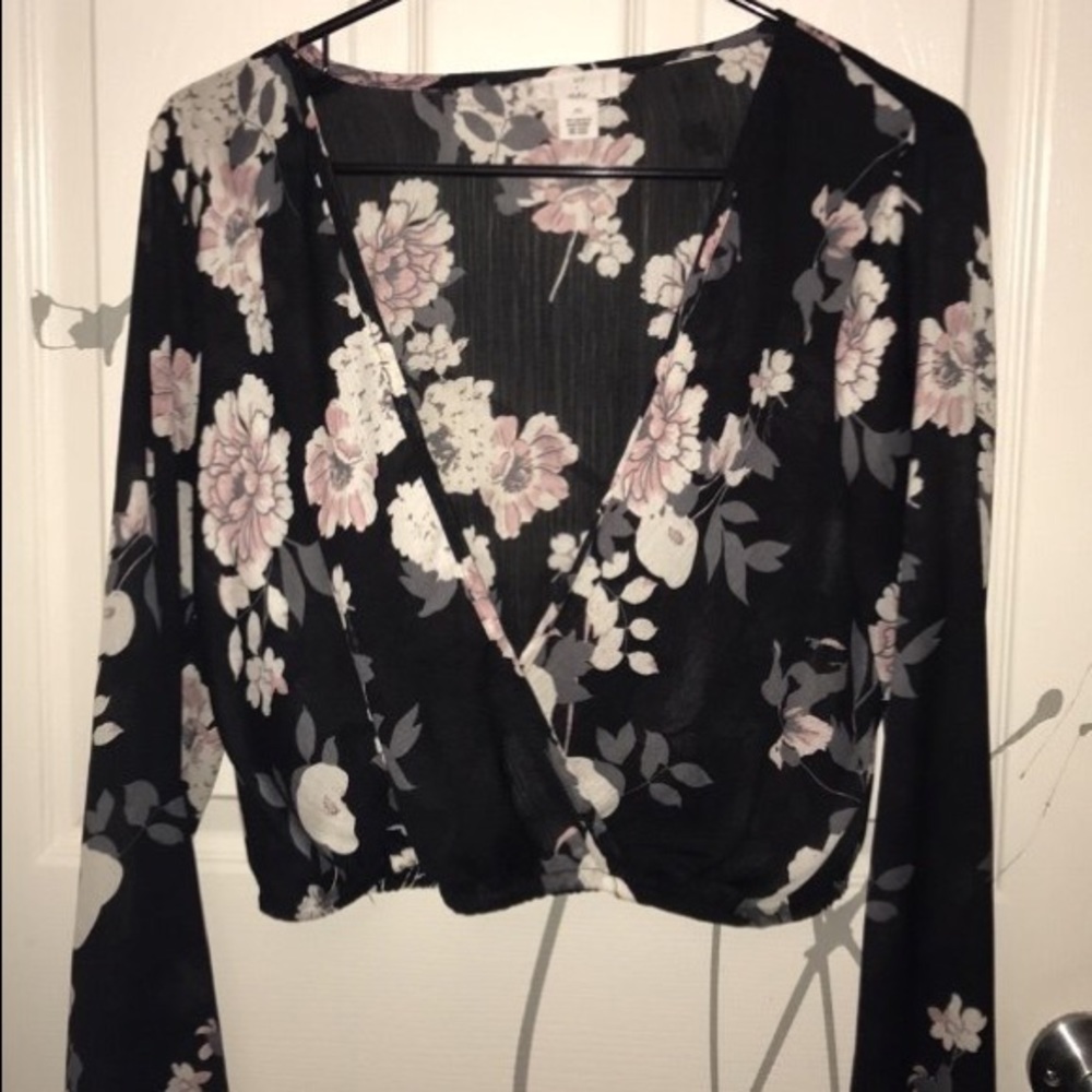 Clothes - Picture 2 of 8